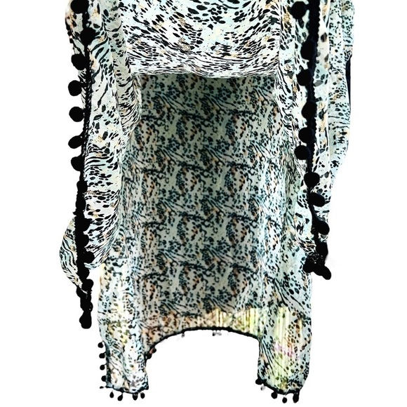 West Loop Animal Print Kimono Cover Up Boho Pom Pom Trim V Neck Sheer NWT OSFM - Picture 5 of 10